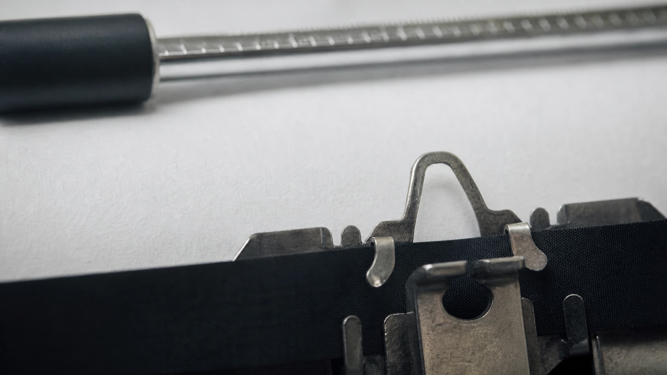 comparison: AI Writing vs Human Writing Quality: Closing the Gap